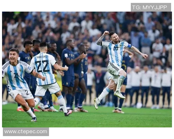 足球巨星的传奇历程与历史地位解析：从贝利到梅西的辉煌足迹